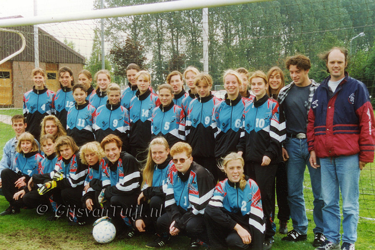 002 Dames Okt 1995