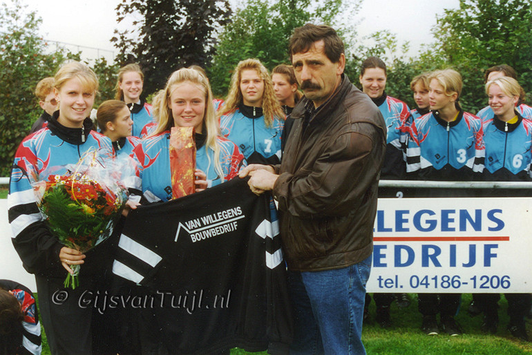 013 Dames Okt 1995