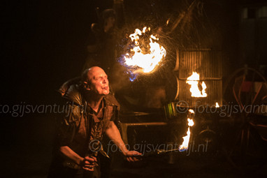 2020_12_31 Vuurkunstenaar te Kerkwijk