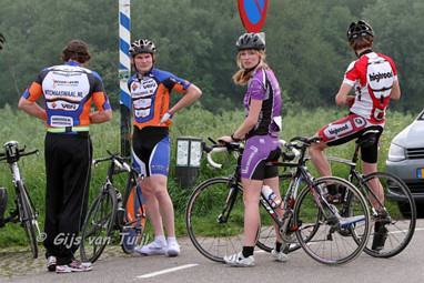 2012_05_21 Lo Tijdrit Zaltbommel start Neerijnen